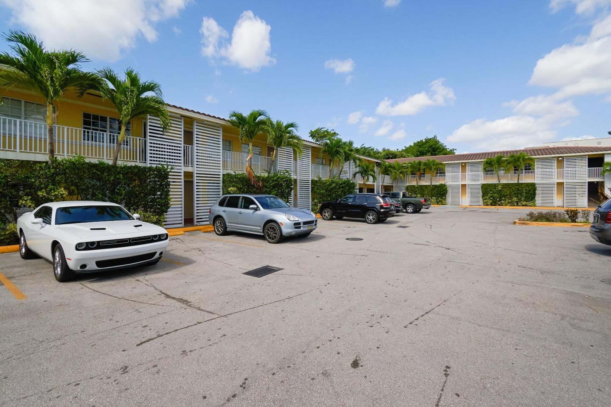 Oyo Hotel Coral Gables - Miami Airport Exterior foto